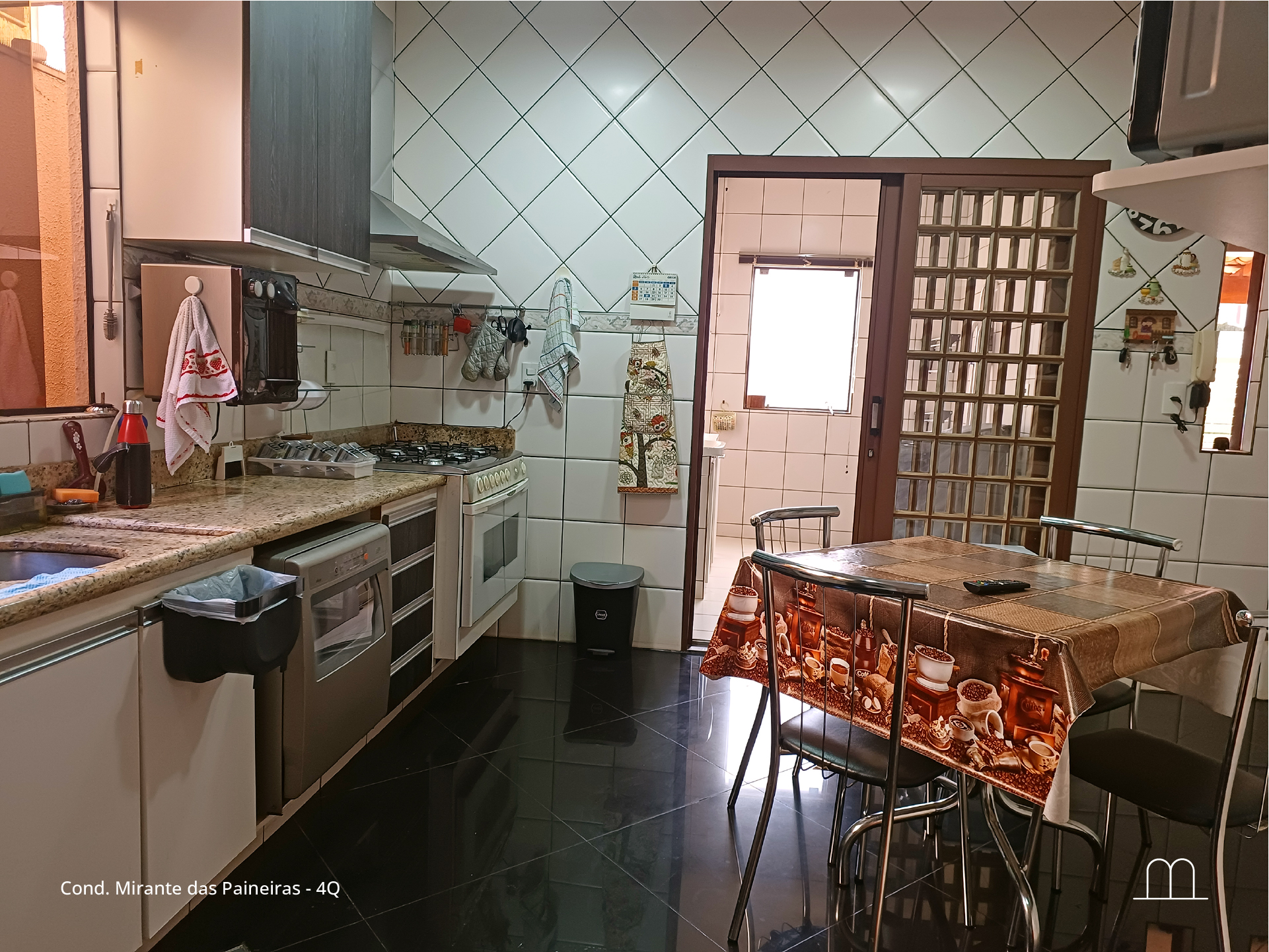 Casa com habite-se, 4Q – 434m²