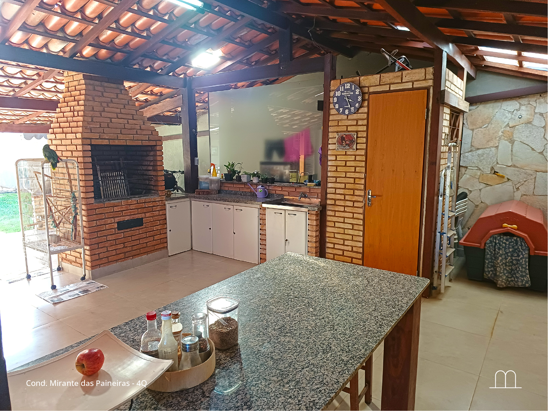 Casa com habite-se, 4Q – 434m²